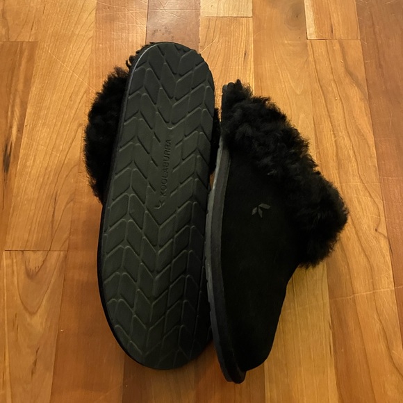 Slippers - Picture 2 of 3